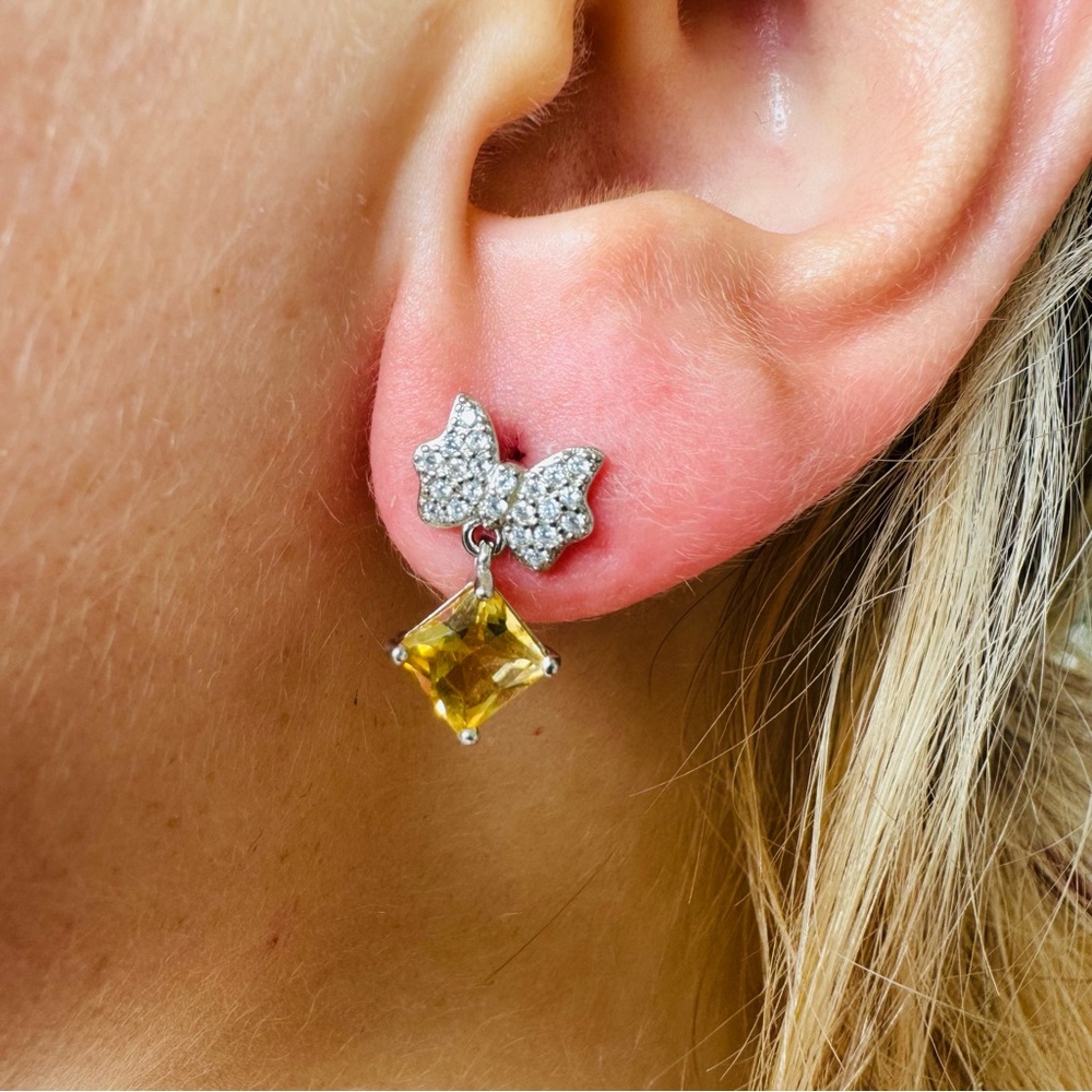 S926 Citrine Square Bow Earrinngs - Picture 2 of 2